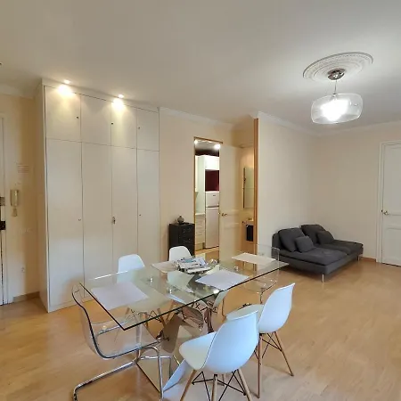 Elegant Rambla Badal Apartament Barcelona
